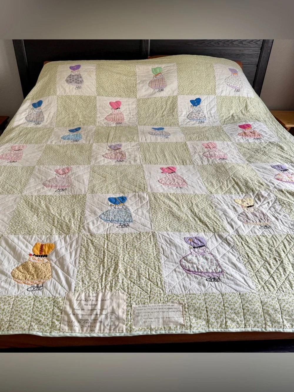 Sun Bonnet Sue Vintage Patchwork & Applique Quilt Hand Made 1939 - 1970 84x74”